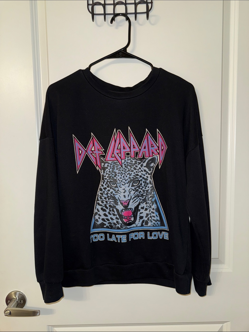 Def Leppard Black Graphic Crewneck Sweatshirt - Pink & Blue Accent